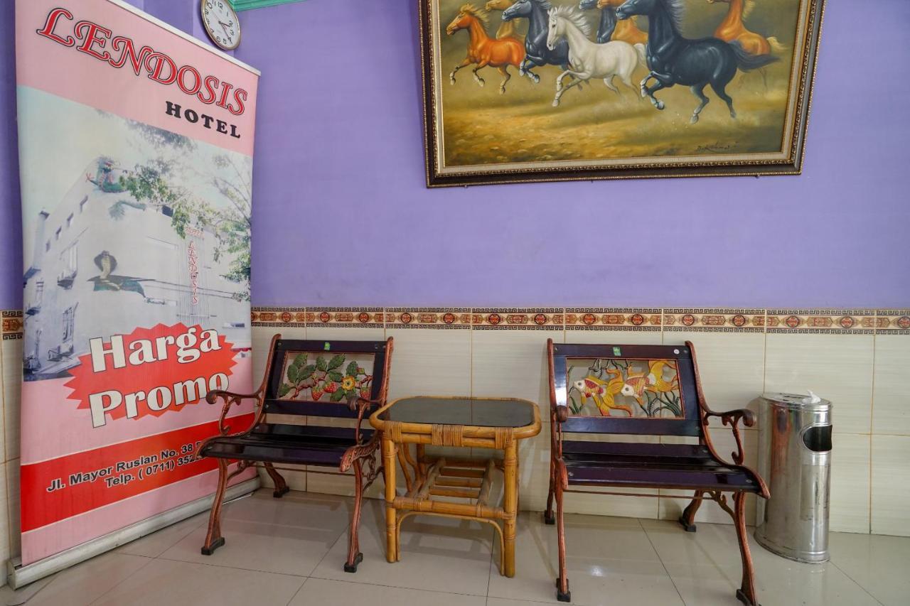 Oyo 1495 Hotel Lendosis Palembang Kültér fotó